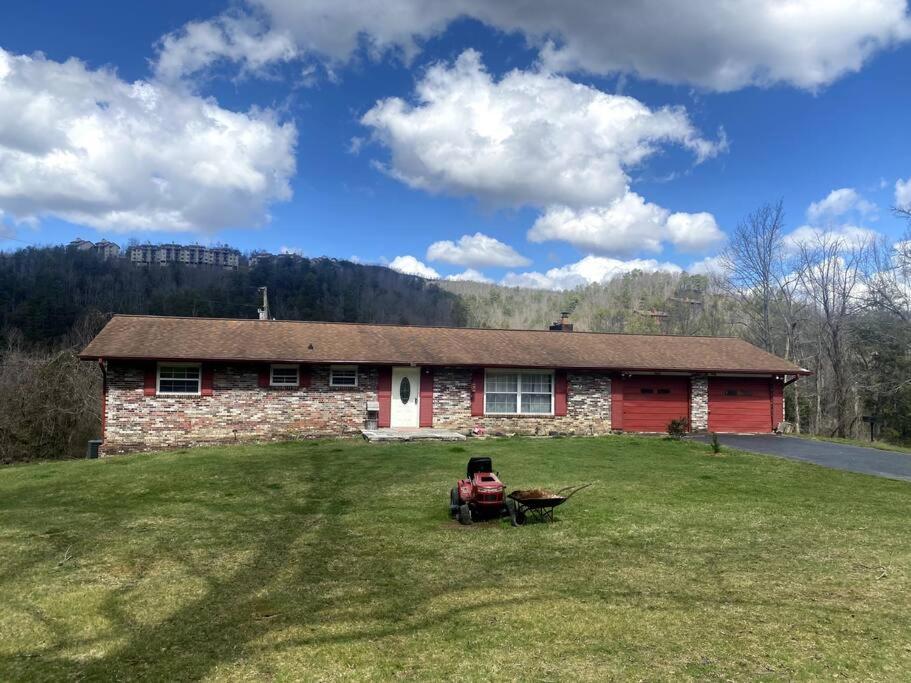 Big Bear Family House, 7 Bed Rooms, 2 Living Rooms, Fire Pit Gatlinburg Ngoại thất bức ảnh
